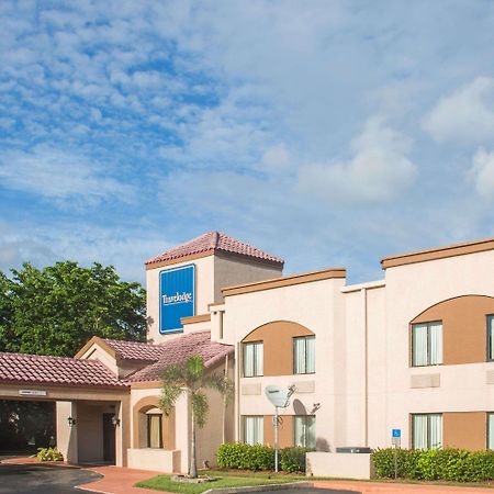 Travelodge By Wyndham Fort Myers Airport Εξωτερικό φωτογραφία