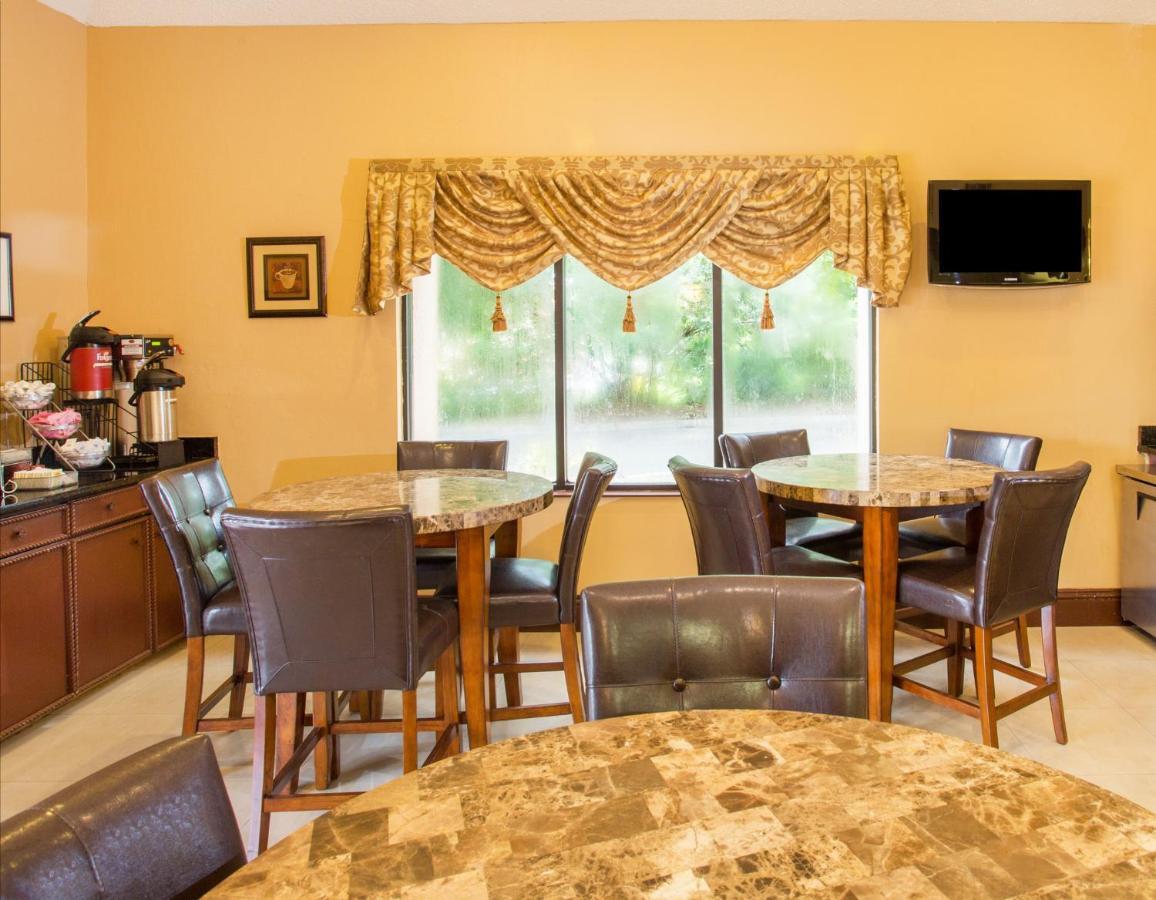 Travelodge By Wyndham Fort Myers Airport Εξωτερικό φωτογραφία