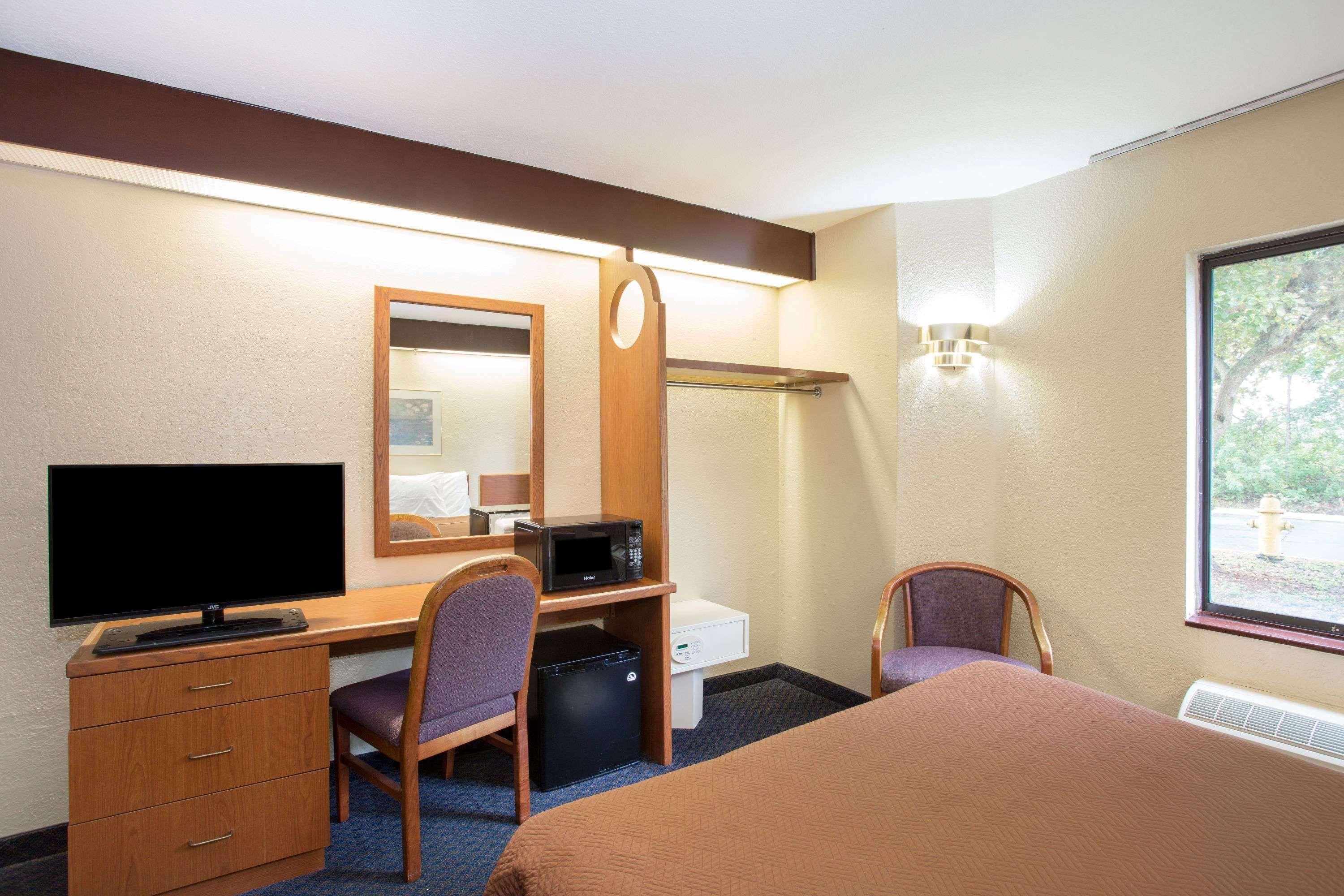 Travelodge By Wyndham Fort Myers Airport Εξωτερικό φωτογραφία