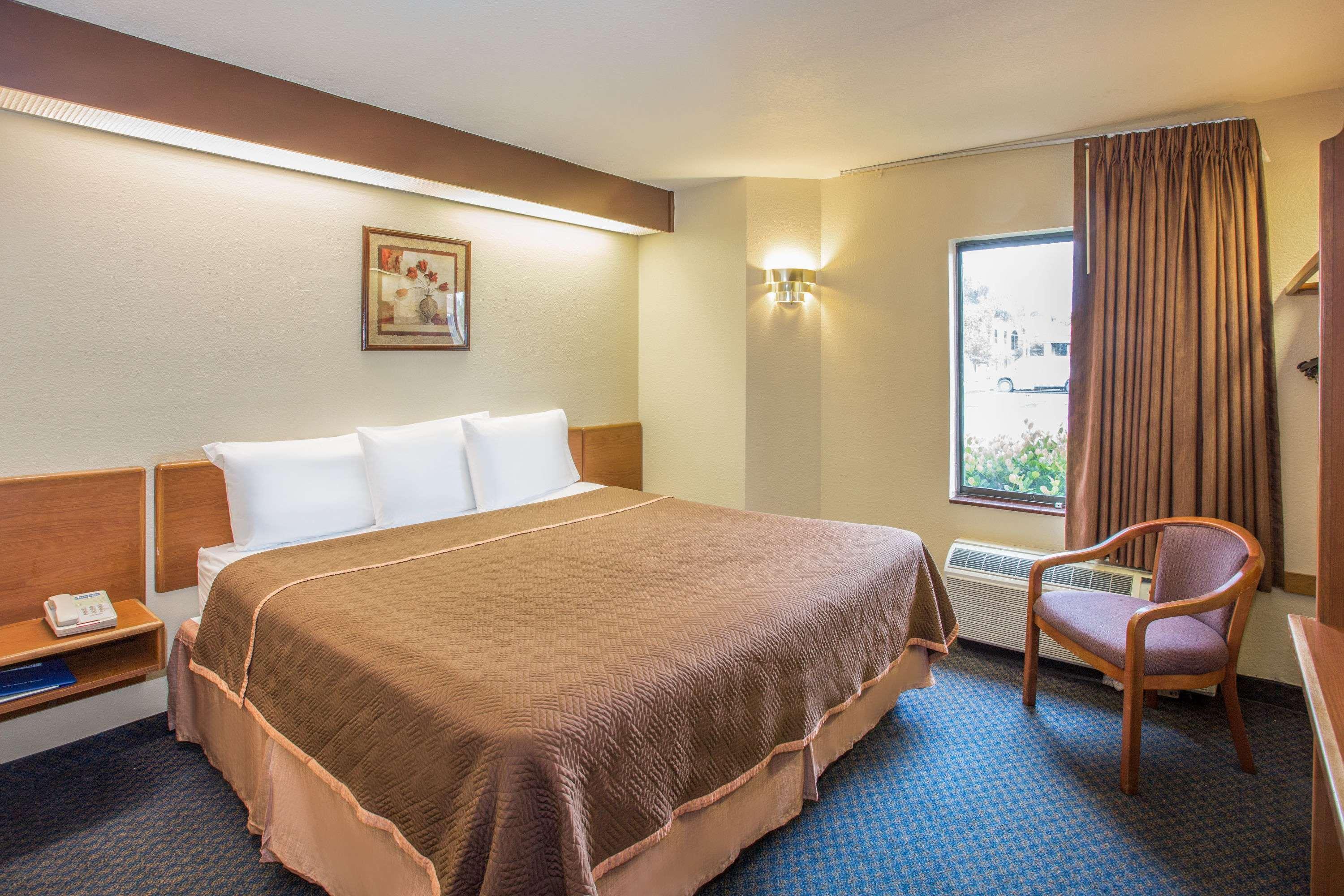 Travelodge By Wyndham Fort Myers Airport Εξωτερικό φωτογραφία