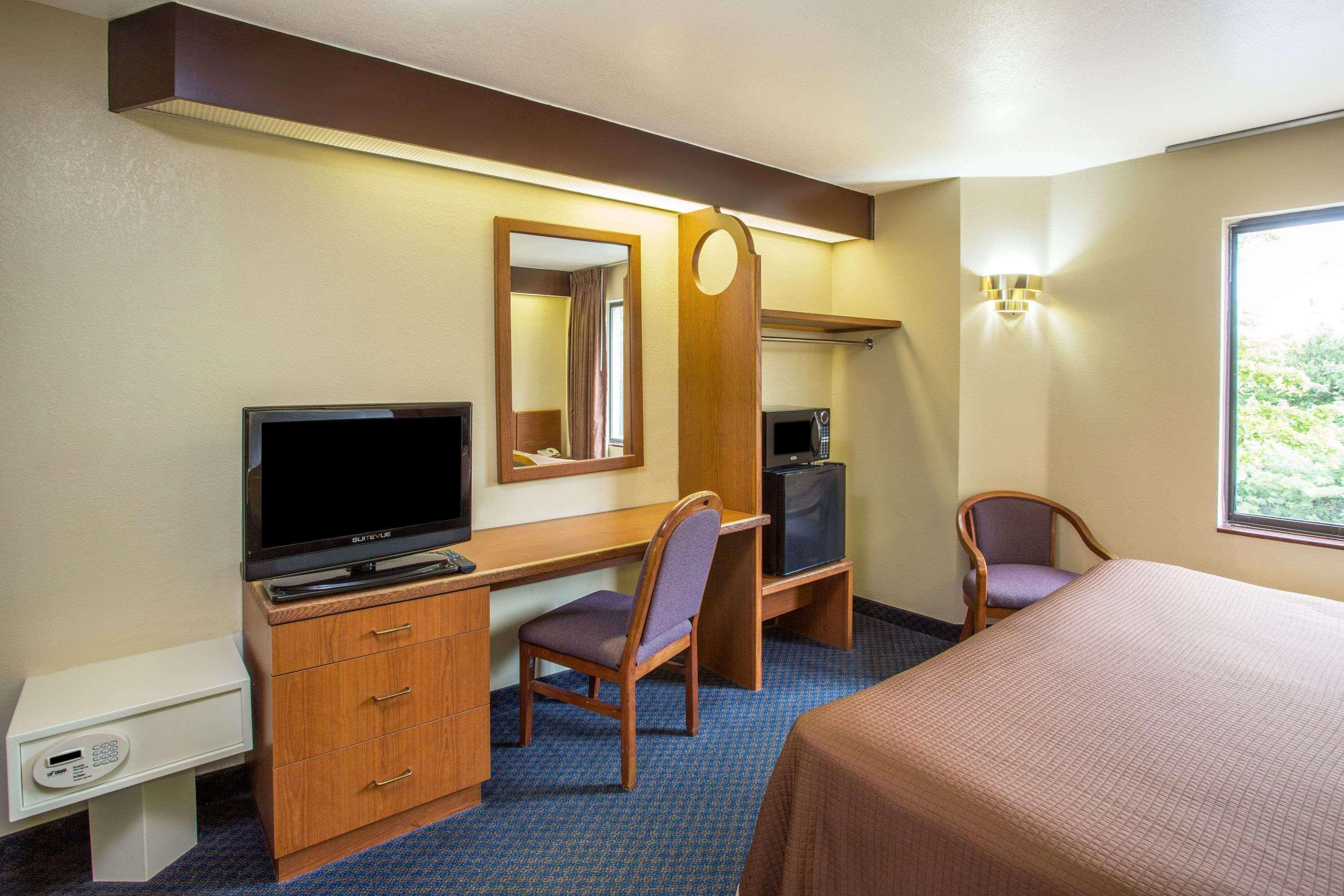 Travelodge By Wyndham Fort Myers Airport Εξωτερικό φωτογραφία