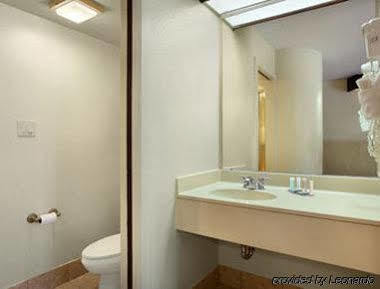 Travelodge By Wyndham Fort Myers Airport Εξωτερικό φωτογραφία