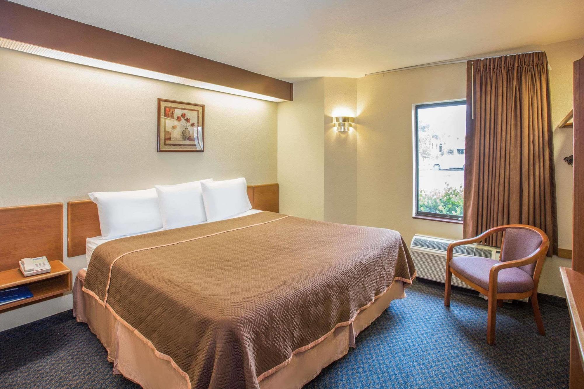 Travelodge By Wyndham Fort Myers Airport Εξωτερικό φωτογραφία